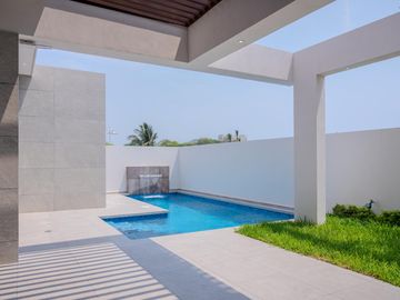 LAS OLAS, Casa en VENTA con alberca, roof garden, recamara en PB y climatizada