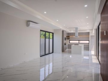 LAS OLAS, Casa en VENTA con alberca, roof garden, recamara en PB y climatizada