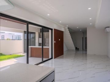 LAS OLAS, Casa en VENTA con alberca, roof garden, recamara en PB y climatizada