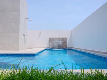 LAS OLAS, Casa en VENTA con alberca, roof garden, recamara en PB y climatizada