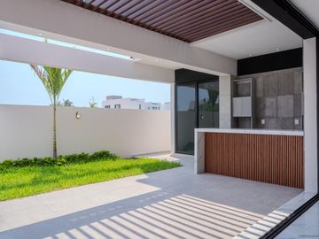 LAS OLAS, Casa en VENTA con alberca, roof garden, recamara en PB y climatizada