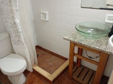 Venta oficina luminosa, en Retiro, apto vivienda