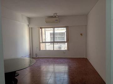 Venta oficina luminosa, en Retiro, apto vivienda