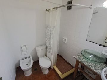 Venta oficina luminosa, en Retiro, apto vivienda