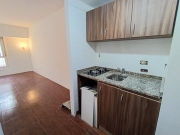 Venta oficina luminosa, en Retiro, apto vivienda