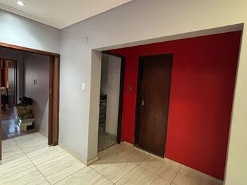 VENTA CASA 4 AMBIENTES C/PARQUE Y COCHERA MERLO