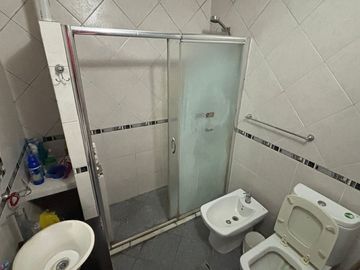 VENTA CASA 4 AMBIENTES C/PARQUE Y COCHERA MERLO