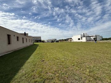 VENTA LOTE 1055,34 BARRIO LOS JUNCOS LUJÁN