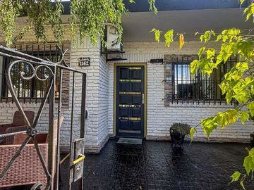 Venta casa 3 amb + departamento 2 amb Santa Clara
