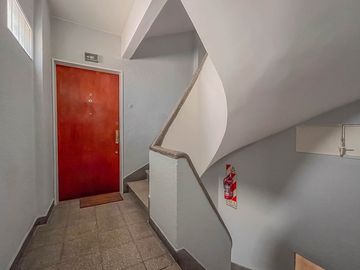 DEPTO EN VENTA 2 AMB BALVANERA PATIO CUB PARRILLA