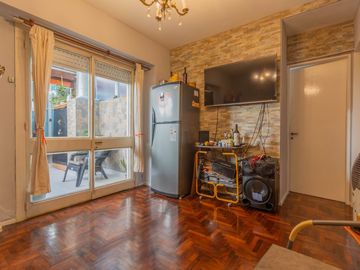 DEPTO EN VENTA 2 AMB BALVANERA PATIO CUB PARRILLA