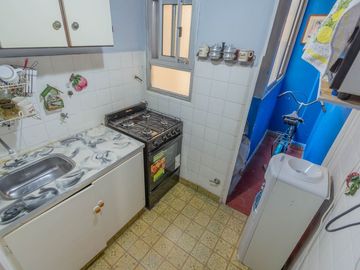 DEPTO EN VENTA 2 AMB BALVANERA PATIO CUB PARRILLA