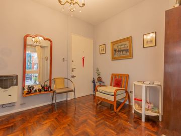 DEPTO EN VENTA 2 AMB BALVANERA PATIO CUB PARRILLA