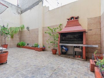 DEPTO TIPO PH EN PB VENTA 2 AMB V GRAL MITRE PATIO