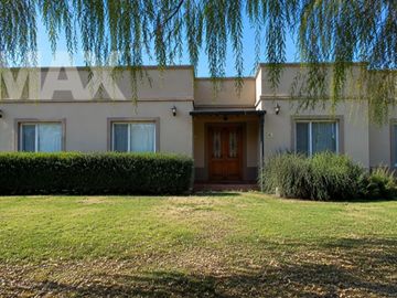 Venta casa 4 amb. c/pileta lote 1500 m²