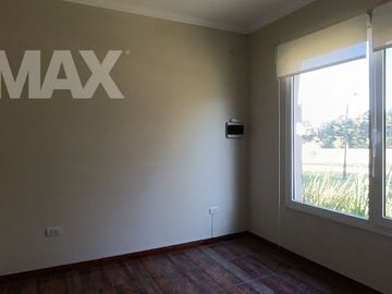 Venta casa 4 amb. c/pileta lote 1500 m²