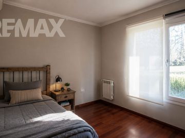 Venta casa 4 amb. c/pileta lote 1500 m²