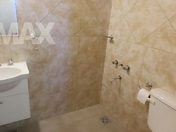 Venta casa 4 amb. c/pileta lote 1500 m²