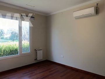 Venta casa 4 amb. c/pileta lote 1500 m²