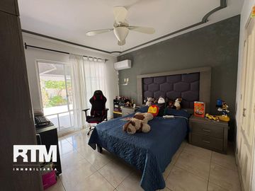 CASA DE UNA SOLA PLANTA EN VENTA, EN COLINAS DEL PARQUE