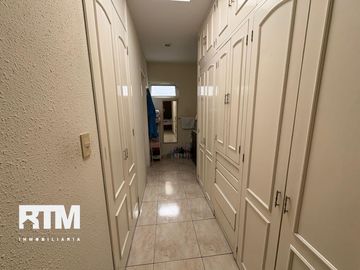 CASA DE UNA SOLA PLANTA EN VENTA, EN COLINAS DEL PARQUE