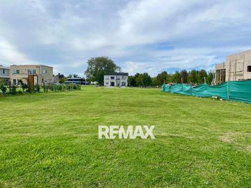 VENTA LOTE CENTRAL Bª CHATEAU PILAR