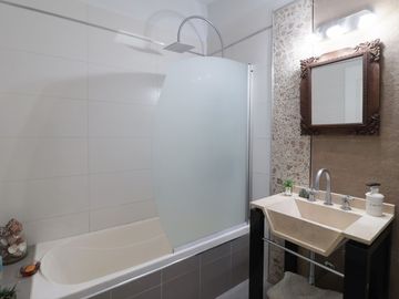 VENTA CASA 5 AMB COCHERA QUINCHO CASTELAR NORTE
