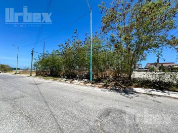 SE VENDE TERRENO EN ZONA COMERCIAL AH KIM PECH, CAMPECHE