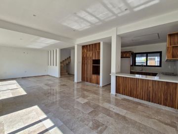 PUNTA TIBURON, Casa en VENTA de 3 recamaras y estudio