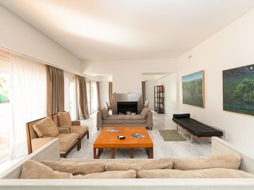 CASA EN LAS LOMAS DE SAN ISIDRO , EXCELENTE ESTADO
