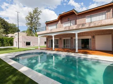 CASA EN LAS LOMAS DE SAN ISIDRO , EXCELENTE ESTADO
