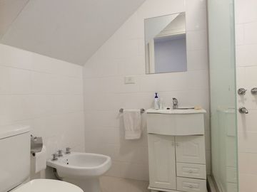 CASA EN LAS LOMAS DE SAN ISIDRO , EXCELENTE ESTADO