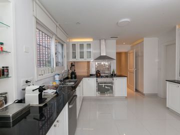 CASA EN LAS LOMAS DE SAN ISIDRO , EXCELENTE ESTADO