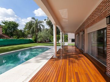 CASA EN LAS LOMAS DE SAN ISIDRO , EXCELENTE ESTADO