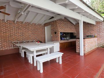 CASA EN LAS LOMAS DE SAN ISIDRO , EXCELENTE ESTADO