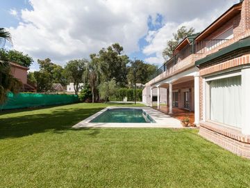 CASA EN LAS LOMAS DE SAN ISIDRO , EXCELENTE ESTADO