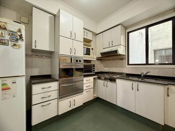 Venta departamento. 3 Amb con cochera. Belgrano