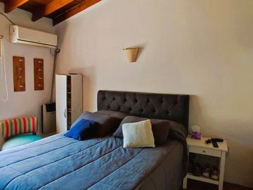 4 AMBIENTES CON DOS AMPLIOS PATIOS Y COCHERA