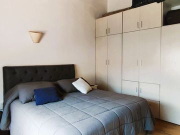 4 AMBIENTES CON DOS AMPLIOS PATIOS Y COCHERA