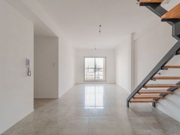 VENTA 3 AMB BALCON Y TERRAZA PROPIA CIUDADELA