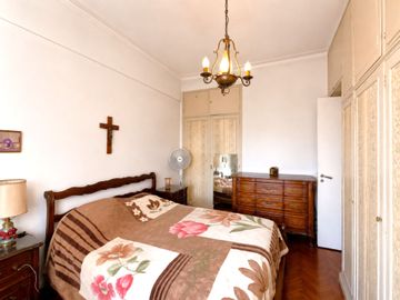 Venta depto 3 ambientes con dependencia Flores