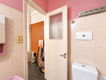 Venta depto 3 ambientes con dependencia Flores