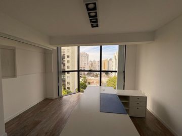 oficina en venta amueblada con cochera La Plata