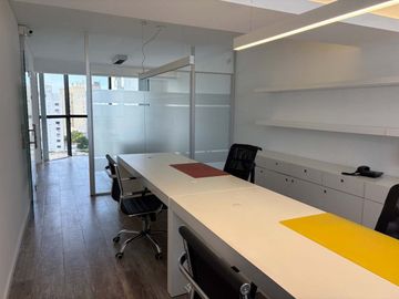 oficina en venta amueblada con cochera La Plata