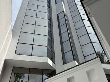 oficina en venta amueblada con cochera La Plata