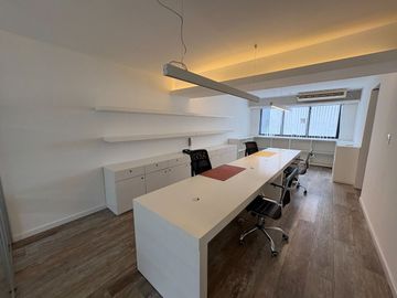 oficina en venta amueblada con cochera La Plata