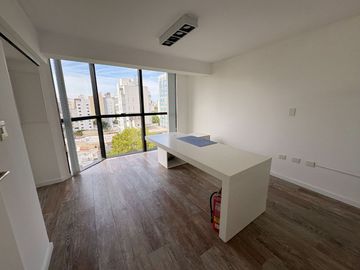 oficina en venta amueblada con cochera La Plata