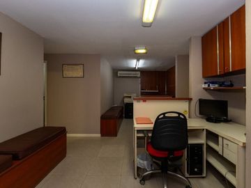 OFICINA EN VENTA EN TRIBUNALES
