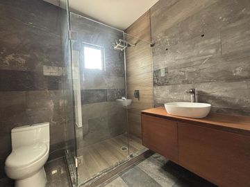 PUNTA TIBURON, Casa en VENTA con sala de TV y 3 recamaras