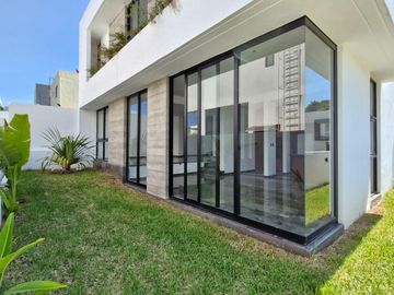 PUNTA TIBURON, Casa en VENTA con sala de TV y 3 recamaras